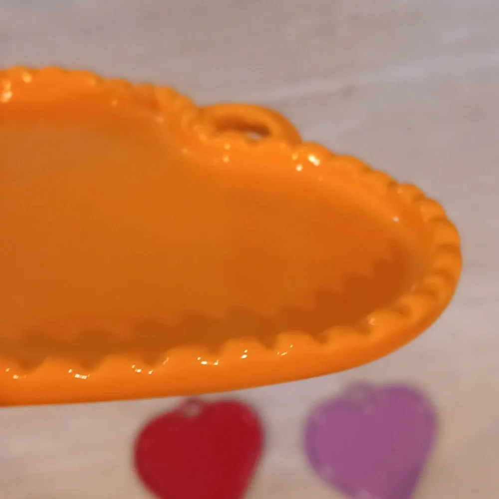 Williams-Sonoma Set of 4 Scalloped Heart Mini Plates